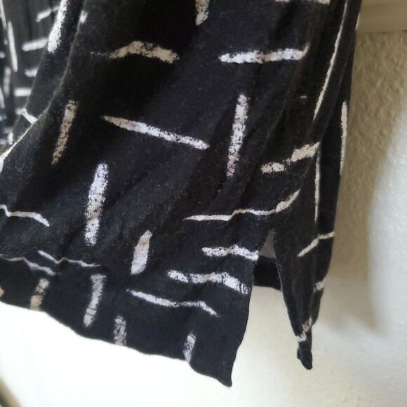 Old Navy Cutout Back Stretch Top Womens  L Black White Print Knit Short Sleeve - Picture 4 of 16